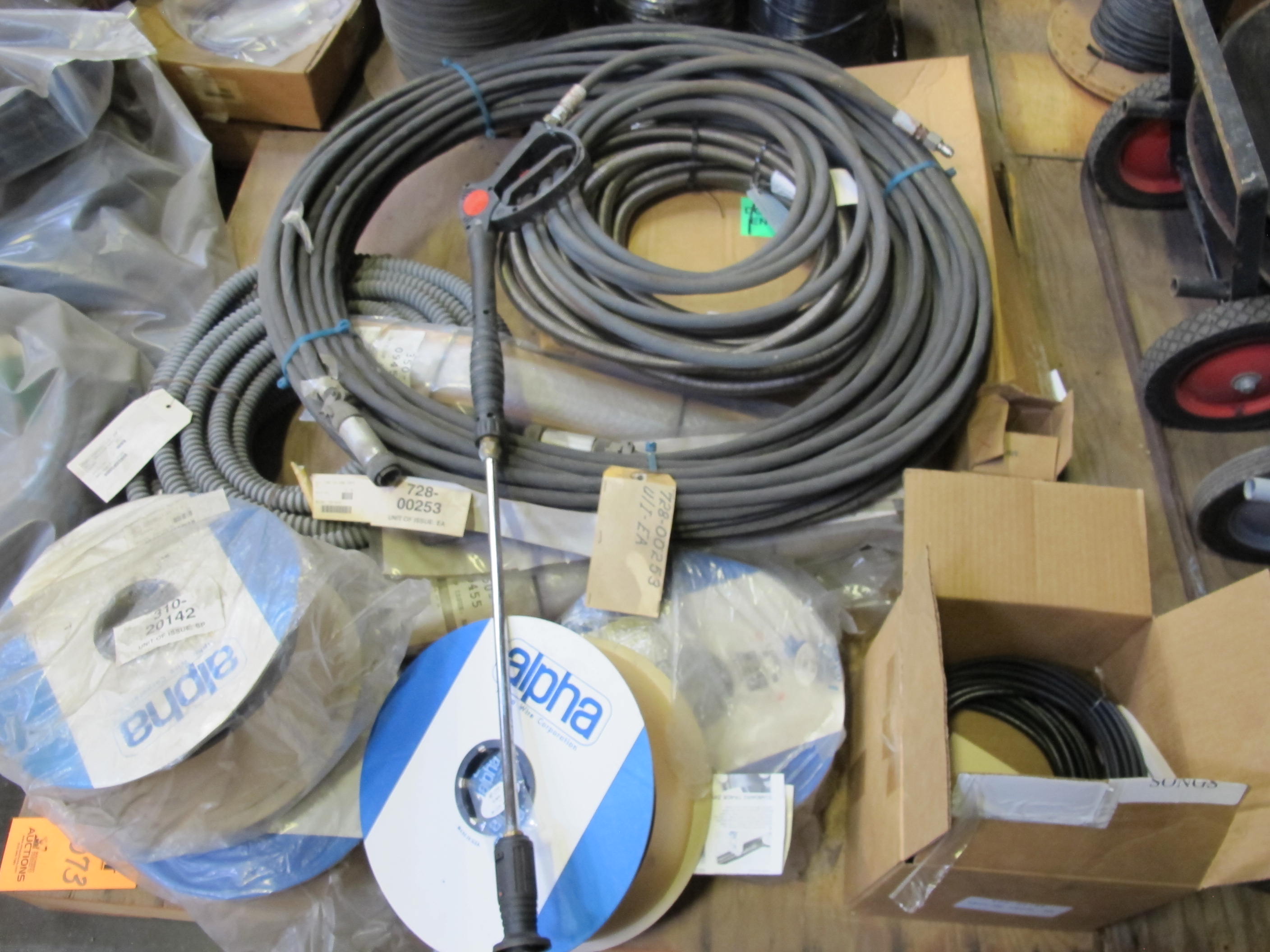 LOT TO INCLUDE: MISC ELECTRICAL CABLE TO INCLUDE: (1) CONDUIT CABLE, 3/4" DIA SIZE, FLEXIBLE KIND, NON-JACKETED GALV STL MATERIAL, (1) ELECTRICAL CORD, 225 FT SIZE, EXANE MATERIAL, CONTROL KIND. 600V, 18 AWG, WITH 17-PIN CIRCULAR CONNECTIONS, (4) SPOOLS OF ALPHA TUBING, GENERAL PURPOSE KIND, (1) CABLE, COAXIAL TYPE, 15M SIZE, PERIFELD-M KIND. LOADING & HANDLING FEE $15-4073